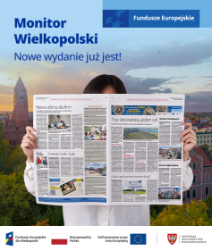 Na zdjęciu fragment gazety oraz w lewym górnym rogu hasło zachęcające do przeczytania Monitora Wielkopolskiego