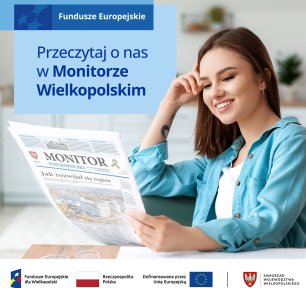 Na zdjęciu uśmiechnięta młoda kobieta, która trzyma w rękach gazetę Monitor Wielkopolski 