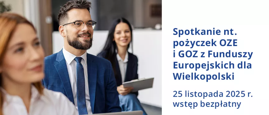 Na zdjęciu widać trzy osoby, w tym dwie kobiety. Wszyscy ubrani są biznesowo, słuchają wystąpienia. W tle napis Spotkanie na temat OZE.