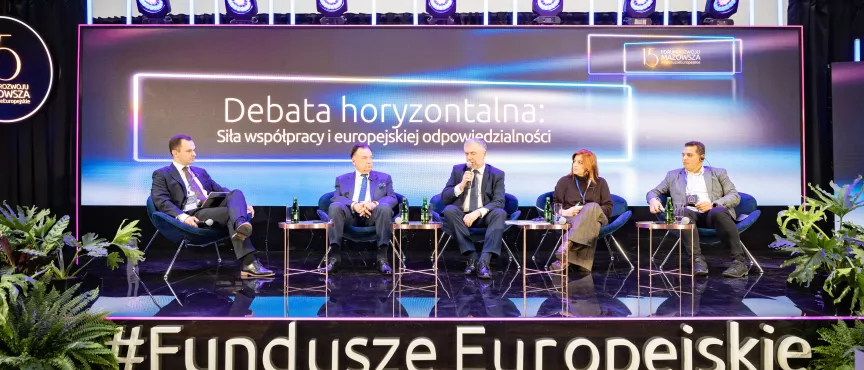 Na zdjęciu widać pięć osób, na głównym planie napis Fundusze Europejskie