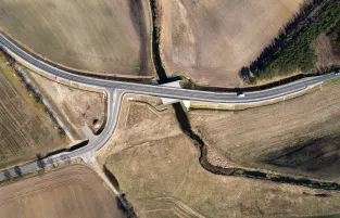 Na zdjęciu widok drogi z lotu ptaka