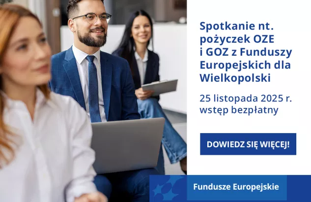 Na zdjęciu widać trzy osoby, w tym dwie kobiety. Wszyscy ubrani są biznesowo, słuchają wystąpienia. W tle napis Spotkanie na temat OZE.